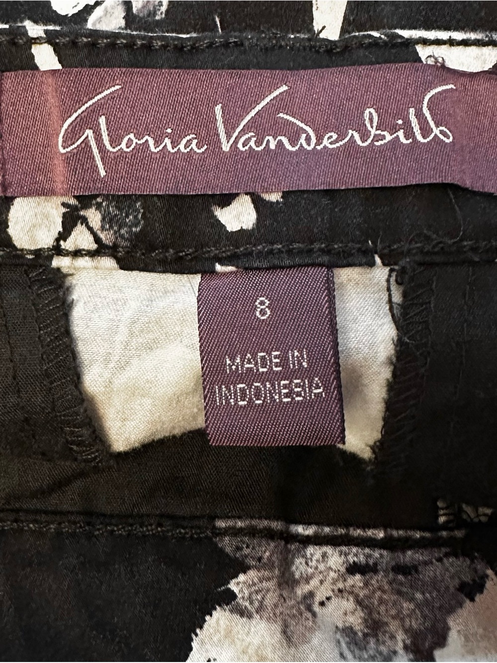 Gloria Vanderbilt Black & White Floral Chino Shorts Size 8 Resortwear Beach - Picture 3 of 3